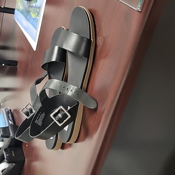 Shoes - Picture 2 of 3